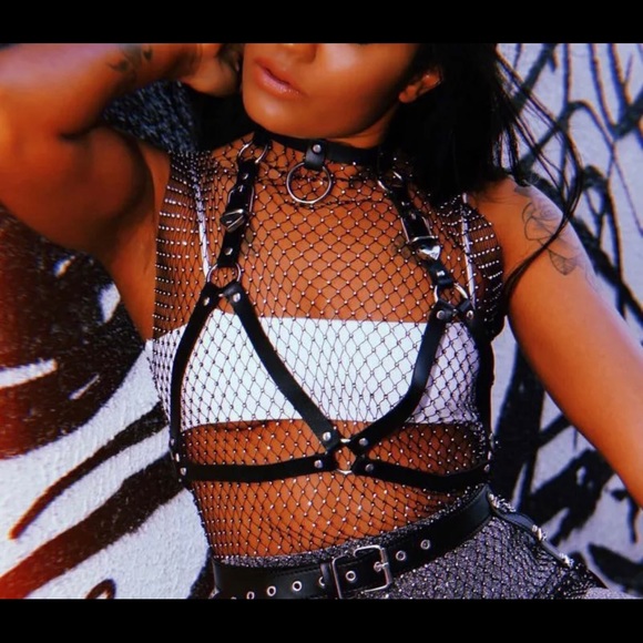 ❤️ Black Leather Chest Harness Belt w/ Hearts - Picture 2 of 8